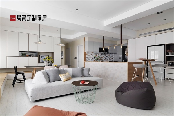 全屋定制和成品家具哪個好？